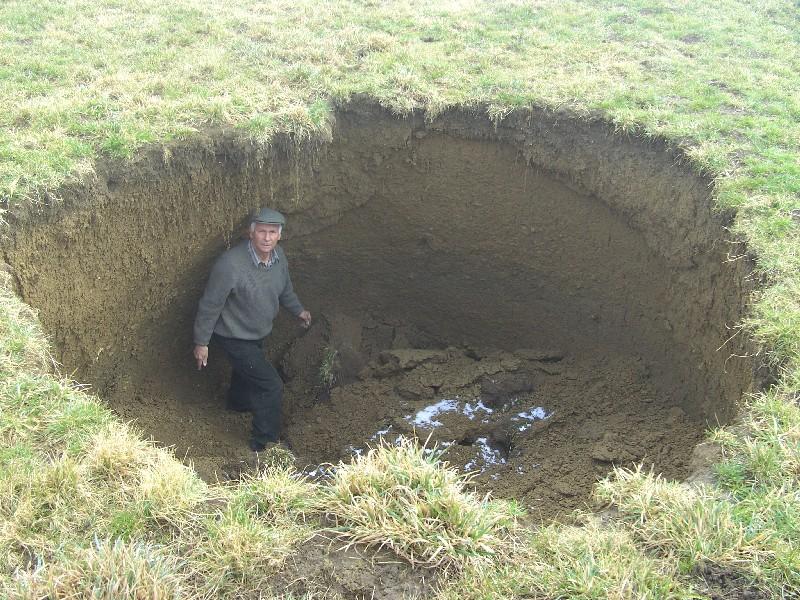 456 789 Huehnerbrunnenhof Erdfall 800x600