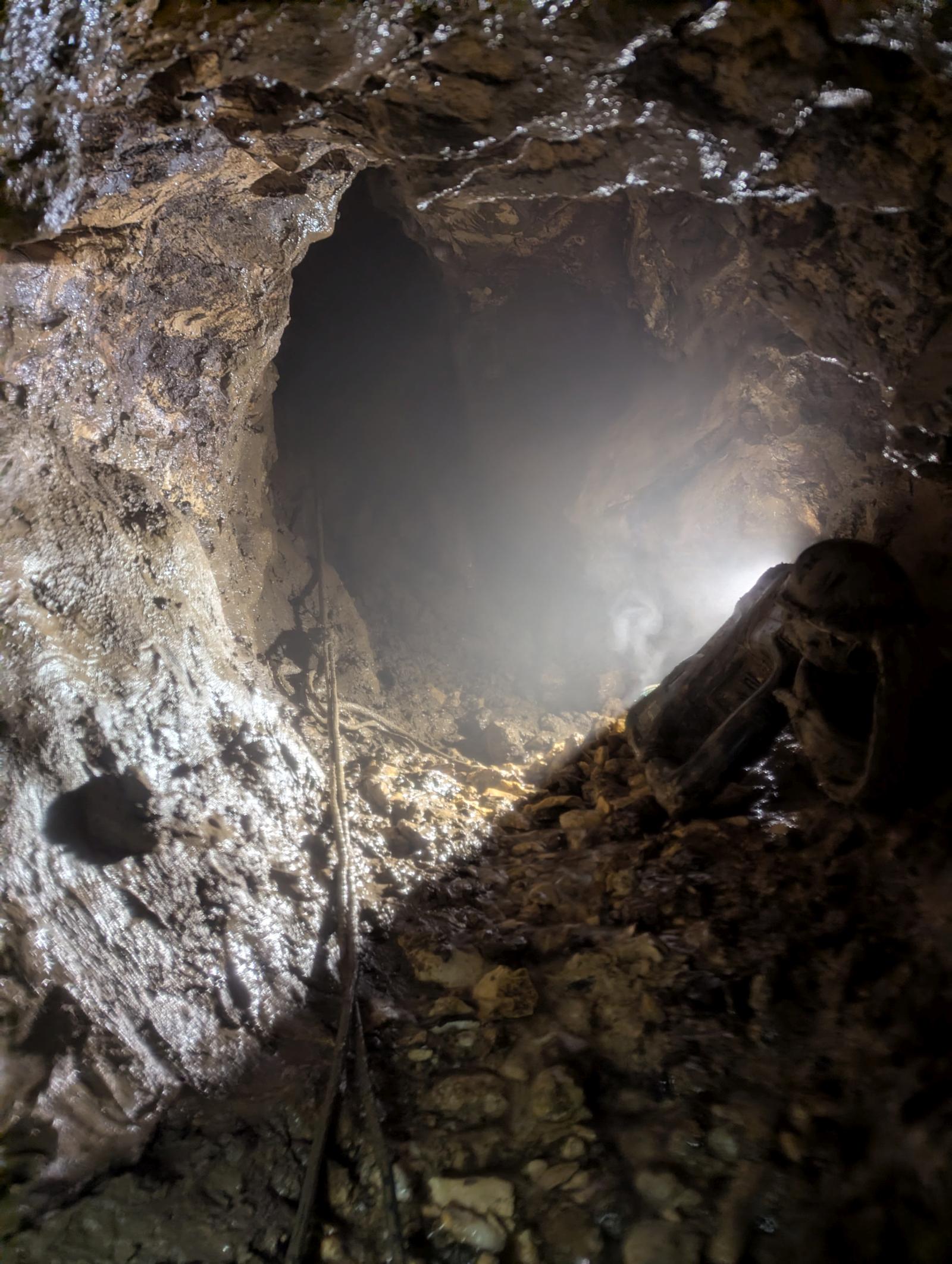 hoehlengang gegenlicht